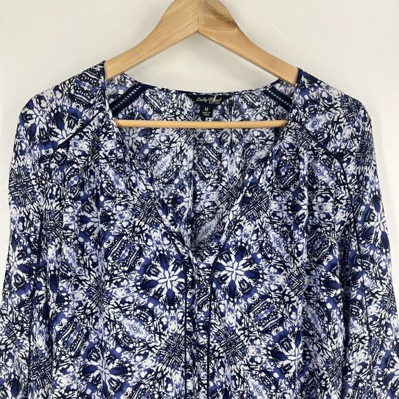 Lucky Brand Top Size Medium Women Blue Blouse Geo Print Eyelet Peasant V Neck - Picture 2 of 6